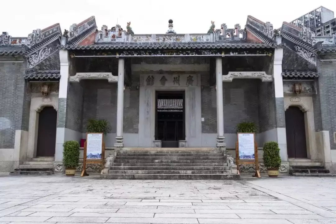 钦州广州会馆，钦廉为广东省内，所以有广州会馆，而无粤东会馆。我们在南宁的会馆叫做“粤东会馆”，粤东，广东也，钦廉人都有份。我们在广州天字码头附近有钦廉会馆，曾经好犀利！